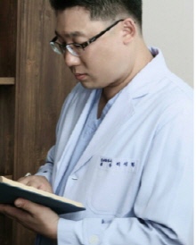 [이성환의 한방탈모치료이야기(62)] 가을은 탈모의 계절? 치료 미루지 말아야