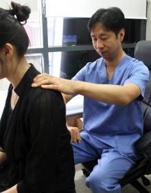 사회인 야구 즐기다 허리통증, 증상 장기간 지속된다면 척추분리증 가능성 있어