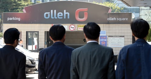 CEO 리스크 털어낸 KT, '고배당 포기'도 넘길까