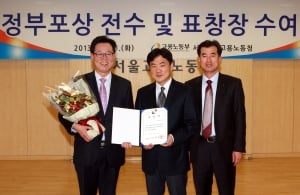 사회적기업 돕는 신한은행, 고용노동부 장관상 받아