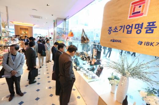 중소기업명품마로 내부.(사진제공=코레일)