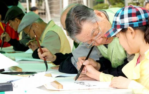 노인 부양 부담, 40년새 '3배'급증…2017년 고령사회