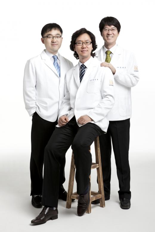 ▲타미성형외과 협진 의료진(왼쪽부터 스킨레이저센터 홍승표 원장, 메트로 타미성형외과 김선옥 원장, 압구정 타미성형외과 윤희근 원장)