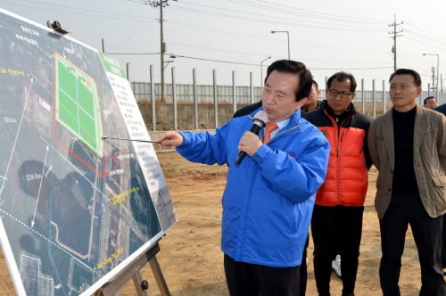 강운태 광주시장, 보라매축구공원 현장 방문