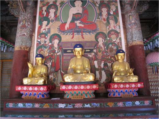 ▲기장 장안사 석조석가여래삼불좌상(제공=문화재청 보도자료)