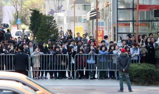 4일 오전 서울 마포구 상암동 DMC 일대에서 진행된 영화 '어벤져스: 에이지 오브 울트론' 한국 촬영현장
