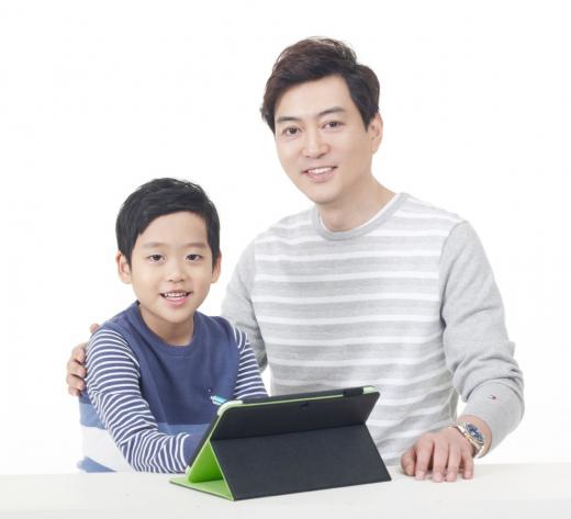 교육업체 ‘스마트에듀모아’, 유정현-유민성 부자 홍보모델로 발탁