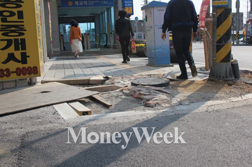 아직 마무리되지 않은 매교역 주변. /사진=머니위크DB