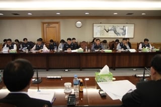 금융노사는 지난 8일 은행연합회관에서 ‘제23차 산별중앙교섭’을 열고 2014년도 임금단체협상을 진행했으나 양측 간 이견차를 좁히지 못해 무산됐다. /사진제공=금융노조  