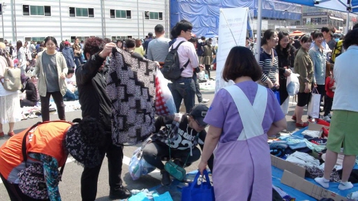 인천백병원이 병원 신축이전 2주년을 기념해 마련한 벼룩시장이 인천시민들에게 큰 호응을 얻었다. /사진제공=인천백병원