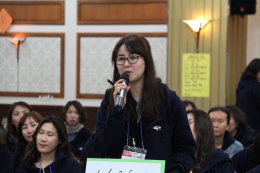 ▲ 지난 4월 실시한 시매쓰 교사교육 현장에서 ‘혁신적인 사고력 수학 교수법’을 발표하는 한 시매쓰 교사