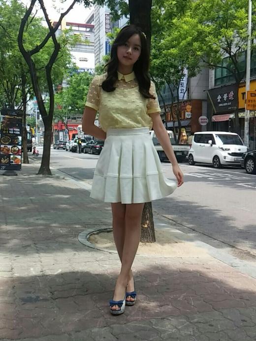 김소현 '블라우스로 사랑스럽게, 시스루로 시원하게'