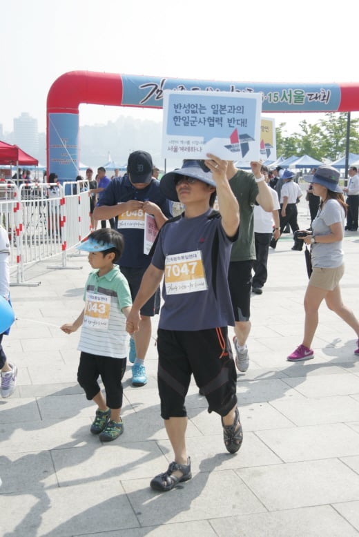 지난 15일 오전 제2회 김대중 평화 마라톤대회에 참가한 시민들의 모습.