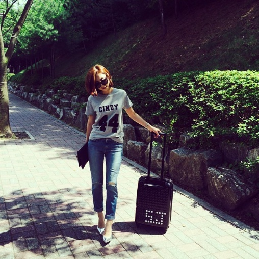 박수진, '떠나기만 하면돼~'…패션에서 캐리어까지 공항패션에 딱