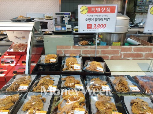 롯데마트 오징어통마리튀김 /사진=박성필 기자