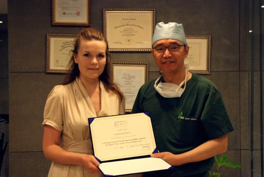 ▲유럽의학센터 이비인후과 전문의이자 볼쇼이 극장 소속 의사인 ‘지나이다 보골레포바’는 지난 달 예송이비인후과에서 의료 연수를 받았다