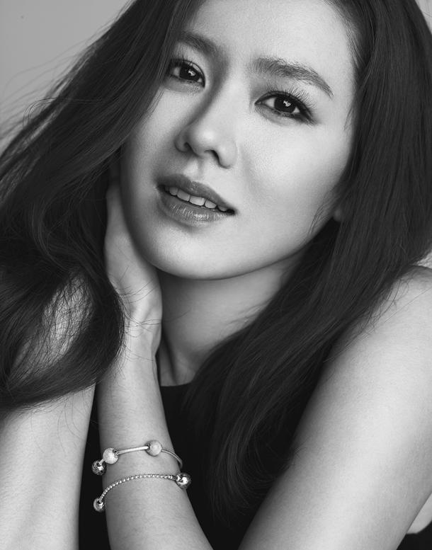 손예진 화보, 섹시한 아이라인에도 ‘독보적 청순미’