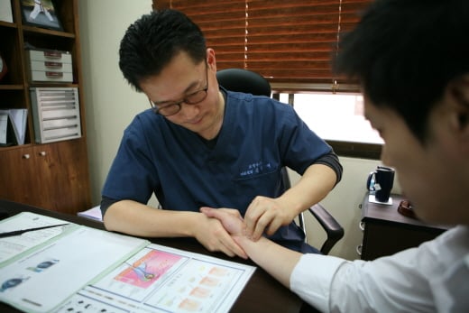 [김만재 원장의 정수리 탈모이야기(134)] 여성탈모, 고생하고 있다면 병원 찾아야