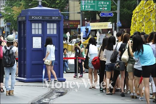 [MW사진] 타임머신 '타디스' 문 열어볼까?