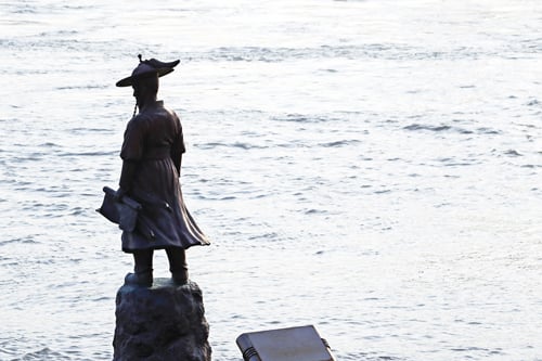 명량해역 우수영에 있는 ‘고뇌하는 이순신상’