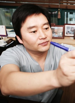 [노윤우 원장의 강남모발이식병원(131)] 모발이식 잘 하는 병원이라면 재수술 위험도 낮아