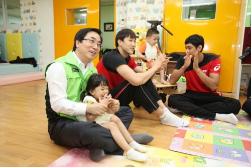 김병헌 사장, 배구선수단과 영아원 찾은 이유는?