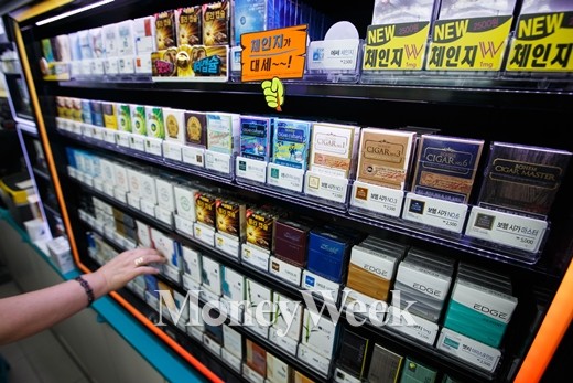 국내 한 편의점 담배 판매대 /사진=뉴스1