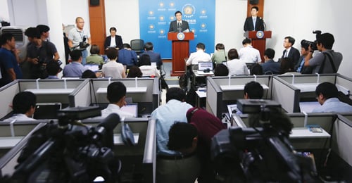 공자위가 지난 6월 서울 중구 세종대로에 위치한 금융위원회에서 우리금융 매각 재추진 방안 브리핑을 하고 있다. /사진=머니투데이 홍봉진 기자