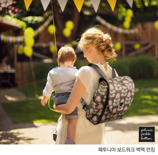 [ITEM PICK] 가볍지만 수납은 넉넉한 기저귀 가방 '페투니아 보드워크 백팩'
