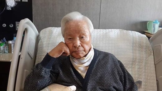 김현철씨가 지난달 12일 자신의 페이스북에 서울대학교병원에 입원중인 김영삼 전 대통령의 근황을 사진으로 전했다. /사진=뉴스1