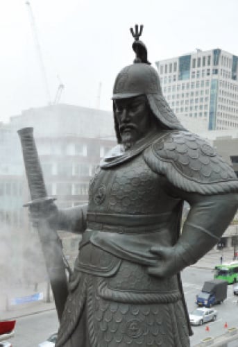 광화문 광장의 이순신 동상. /사진=뉴스1 최진석 기자