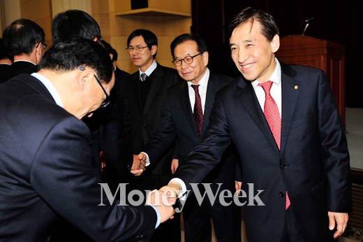 [MW사진] 2015 한국은행 시무식, 미소 짓는 이주열 총재