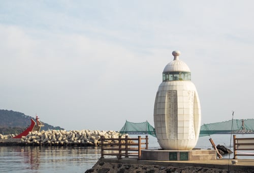 연화리 젖병등대와 닭벼슬등대.