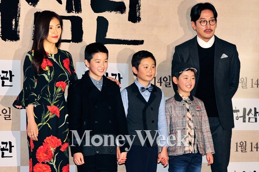 [MW사진] 허삼관 출연진, '저희 가족을 소개합니다'