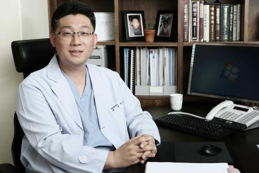 [이성환의 M자탈모병원(220)] 자신감 하락 원인 남성탈모, 방치할수록 '독'