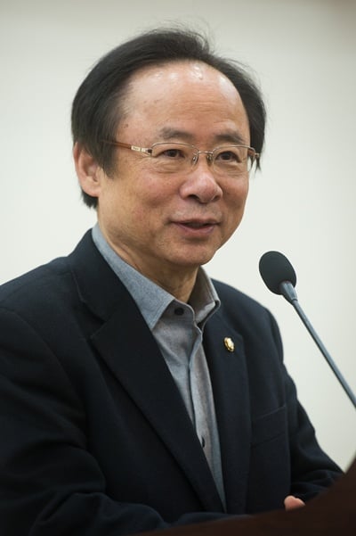 ‘새누리당 원내대표 유승민 당선’ ‘이주영 패배’ 세월호 참사 당시 팽목항 지킴이를 자처한 이주영 새누리당 의원이 원내대표 경선에서 네번째 고배를 마셨다. /사진=뉴스1
