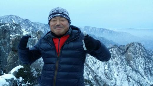 김흥국 <불타는 금요일>이후 26년 만에 가요 차트 10위권 진입