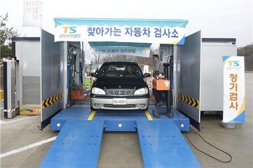 ‘설 자동차 무상점검’ 설 연휴를 맞아 국내 자동차 업계가 자동차 무상점검을 실시한다. /사진=교통안전공단 제공