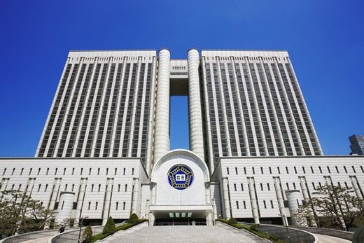 ‘댓글 판사 사직서’ 편향적 댓글을 단 판사에 대해  대법원이 징계 대신 사표수리로 마무리지었다. /사진=이미지투데이