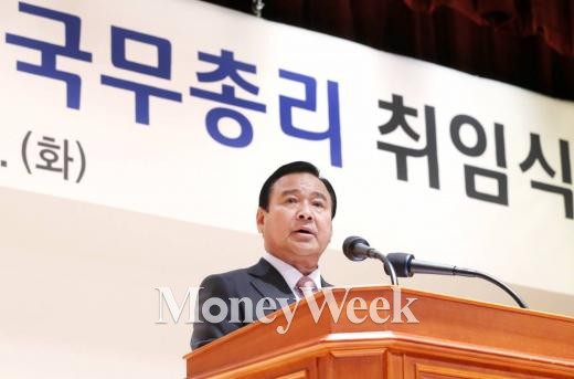 '이완구 여론조사' 이완구 신임 국무총리가 지난 17일 오후 정부서울청사에서 열린 취임식에서 취임사하고 있다. /사진=머니투데이