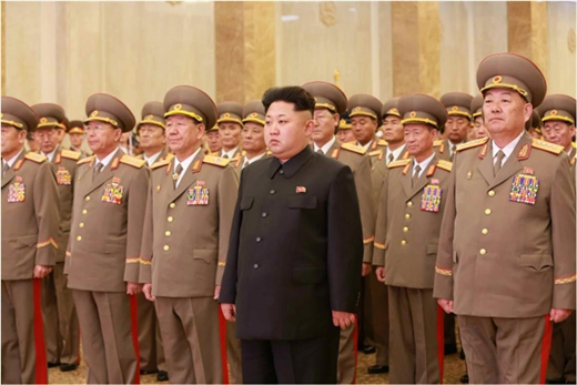 광명성절 맞아 금수산 궁전 참배하는 김정은 국방위원회 제1위원장./자료사진=노동신문 (뉴스1 제공)