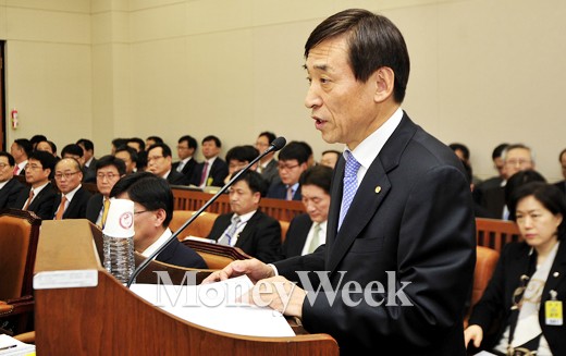 [MW사진] 국회 기재위 전체회의, 업무 보고하는 이주열 한은 총재