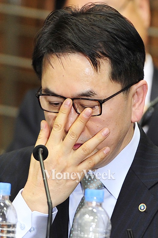 '정부 및 공공기관 등의 해외자원개발 진상규명을 위한 국정조사특별위원회(이하 국회 자원외교 국조 특위)'가 23일 오전 서울 여의도 국회에서 열린 가운데 한국가스공사 이종호 사장 직무대행이 질의를 듣고 있다. /사진=임한별 기자