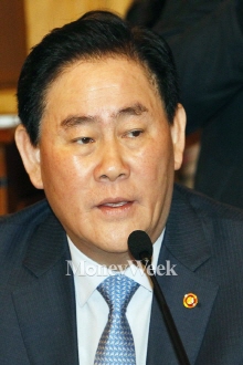 최경환 경제부총리 겸 기획재정부 장관. /사진=임한별 기자