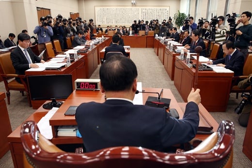 ‘연말정산 분납’ 국회 법제사법위원회가 2일 연말정산 분납 개정안을 통과시켰다. /사진=뉴스1