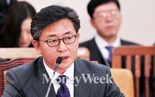 [MW사진] 논문 자기표절 의혹, 홍용표 