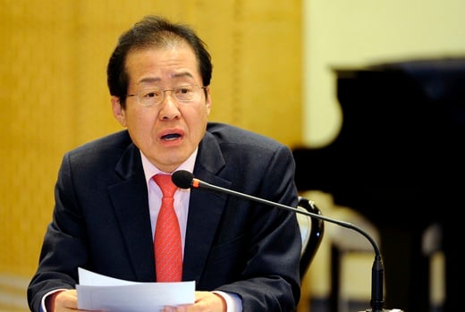 ‘경남도 해킹’ ‘무상급식 중단’ 홍준표 경남도지사가 무상급식 중단을 발표한 이후 경남도청 홈페이지에는 찬반 댓글이 넘치는 가운데, 지지하는 댓글이 삭제돼 경남도가 수사를 의뢰했다. /사진=뉴스1