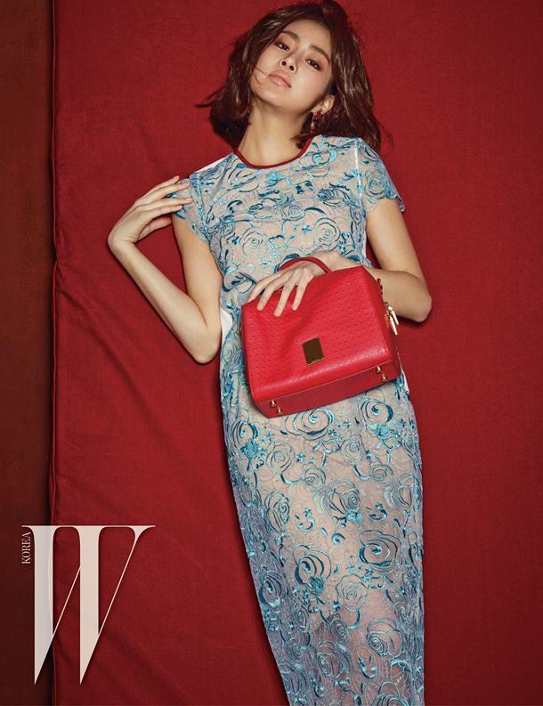 강소라 화보, 도발적인 짝다리 포즈 ‘아찔 각선미’