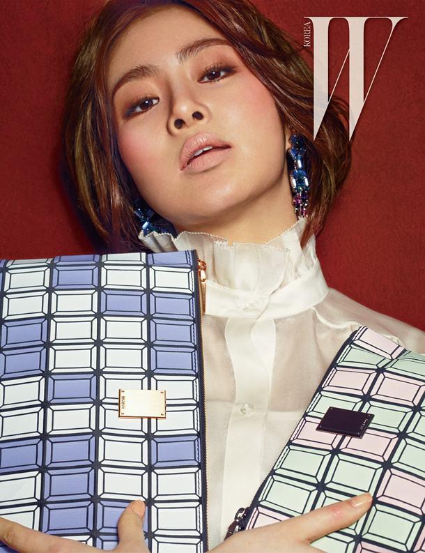 강소라 화보, 도발적인 짝다리 포즈 ‘아찔 각선미’