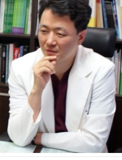 [류효섭 원장의 탈모치료병원(202)] 휑한 정수리, 모발이식으로 풍성한 머리숱 기대한다면